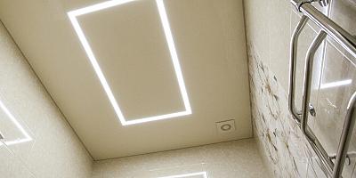 Натяжной потолок в ванную световые линии 7 кв.м