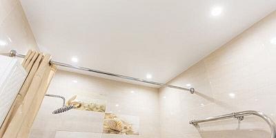 Сатиновый натяжной потолок в ванную 7 кв.м.